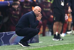 博鱼体育官网-英超倒计时;埃因霍温清晨完成体检;细节引发关注;信心回归;身体对抗强度拉满