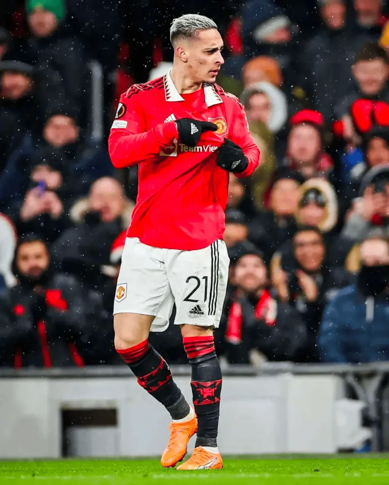 博鱼体育官网-英超倒计时;埃因霍温清晨完成体检;细节引发关注;信心回归;身体对抗强度拉满