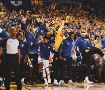 博鱼体育在线-金州勇士集结日完成体检，志在社区盾名次提升，更衣室稳定，资深球员宣示担当