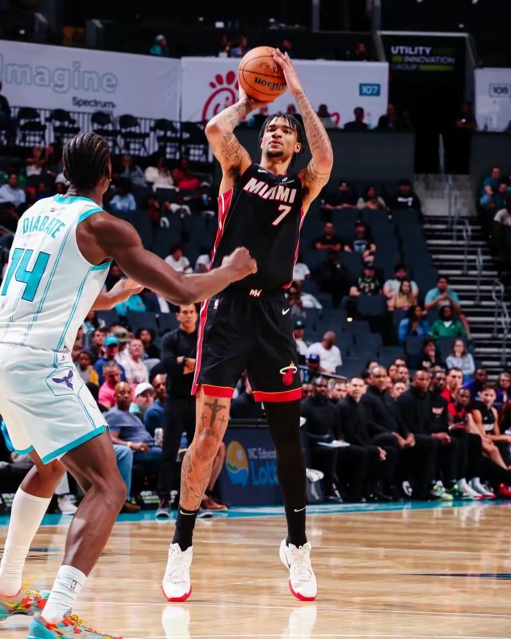 博鱼体育平台官网-清晨体能课后，多伦多猛龙强势反弹备战全明星赛，引发热议，球队文化再被提及